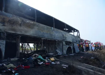 Kaza yapan otobüs yandı: 20 ölü, 15 yaralı