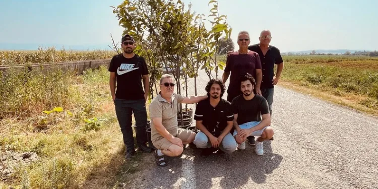 Atamasının gerçekleştiği yaşı kadar ağaç dikti