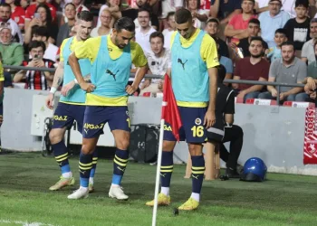 Samsunspor – Fenerbahçe maçında sahaya fare girdi