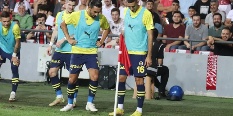 Samsunspor – Fenerbahçe maçında sahaya fare girdi