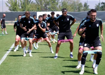 Erzurumspor Teknik Direktörü Hakan Kutlu: “204 günlük hasret bitsin”