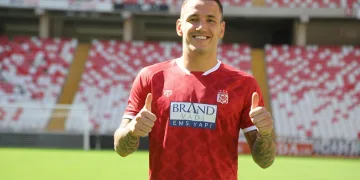 Sivasspor, Rey Manaj’ı renklerine bağladı