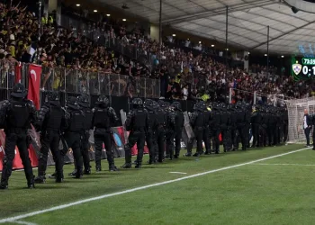 UEFA’dan Fenerbahçe’ye 1 maç deplasman yasağı