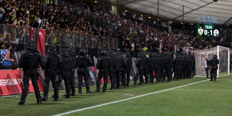 UEFA’dan Fenerbahçe’ye 1 maç deplasman yasağı