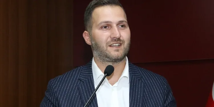 Ümraniyespor’da yeni başkan Ömür Aydın oldu