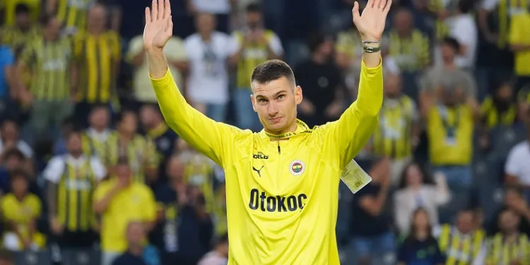 Dominik Livakovic, Fenerbahçe taraftarını selamladı