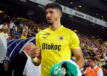 Altay Bayındır Fenerbahçe taraftarına veda etti