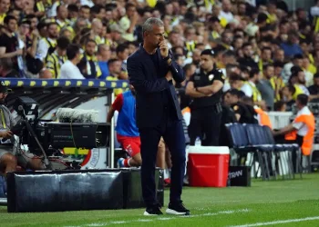 Fenerbahçe Teknik Direktörü İsmail Kartal: “Geriye düşmemize rağmen maçı çevirmesini bildik”