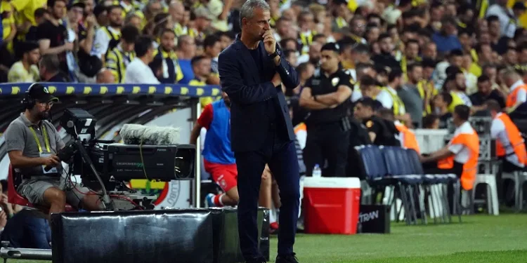 Fenerbahçe Teknik Direktörü İsmail Kartal: “Geriye düşmemize rağmen maçı çevirmesini bildik”