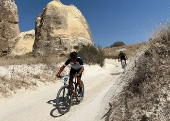 Kapadokya’da 35 kilometre pedal çevirdiler