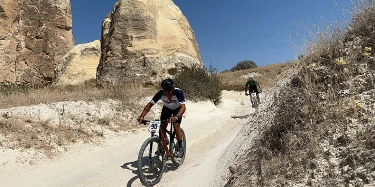 Kapadokya’da 35 kilometre pedal çevirdiler