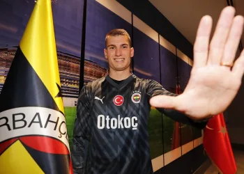 Fenerbahçe, Livakovic ile 5 yılık sözleşme imzaladı