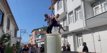 İznik’te ilginç gelenek: Damadı vinçe astılar
