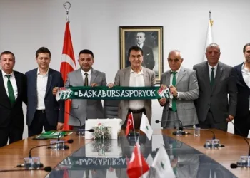 Bursaspor Kulübü, Osmangazi Belediye Başkanı Mustafa Dündar’ı ziyaret etti