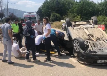 Bursa’da önüne köpek çıkan otomobil takla attı