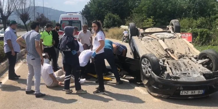 Bursa’da önüne köpek çıkan otomobil takla attı