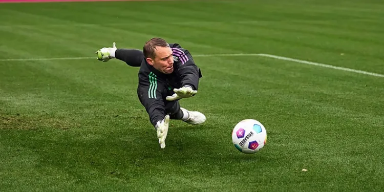 Manuel Neuer, antrenmanlara başladı