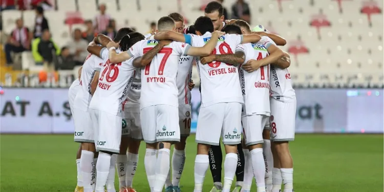 Antalyaspor attığı 2 golle, 2 puan aldı