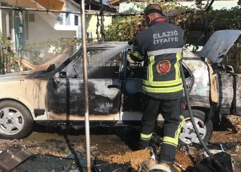 Depoyla birlikte otomobil de küle döndü