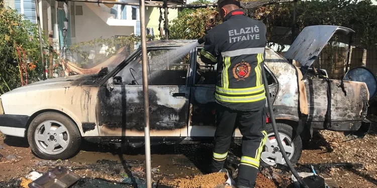 Depoyla birlikte otomobil de küle döndü