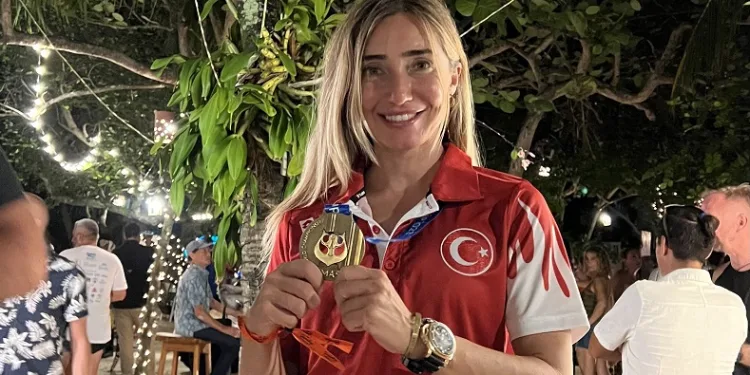 Şahika Ercümen dünya üçüncüsü