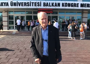 80 yaşında üniversiteye kaydını yaptırdı