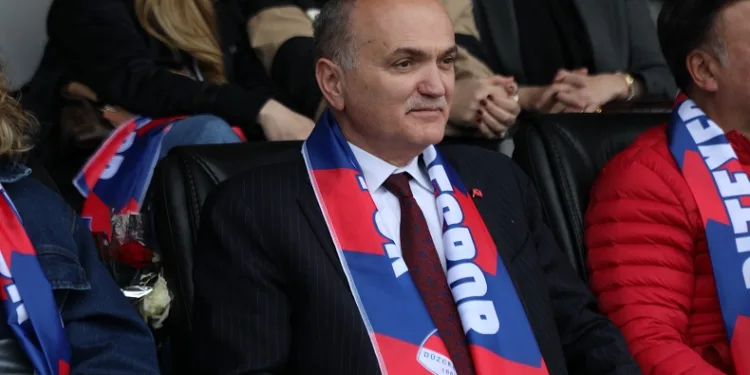 Başkan Özlü’den Düzcespor taraftara jest
