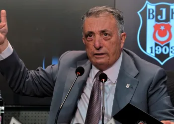Beşiktaş Başkanı Ahmet Nur Çebi: “Buraya namusumla geldim, namusumla giderim”