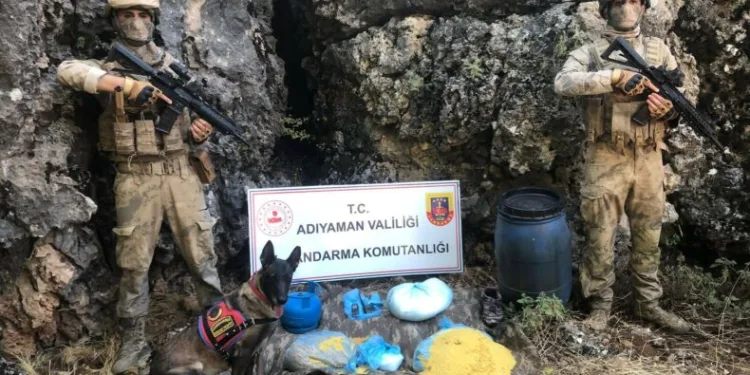 Terör örgütü mensuplarına ait yaşam malzemesi bulundu