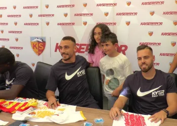 Kayserisporlu futbolcular taraftarlarla buluştu