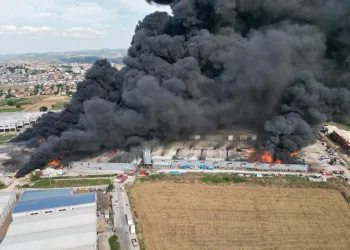 Bursa’daki yangına 3 helikopter, 2 uçak müdahale ediliyor