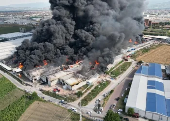 İnegöl’de büyük fabrika yangını