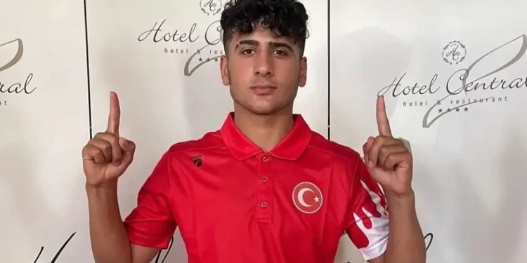 Milli boksör Toprak Salman Avrupa Şampiyonu oldu