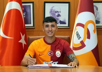19 yaşındaki Caner Doğan, Galatasaray ile profesyonel sözleşme imzaladı