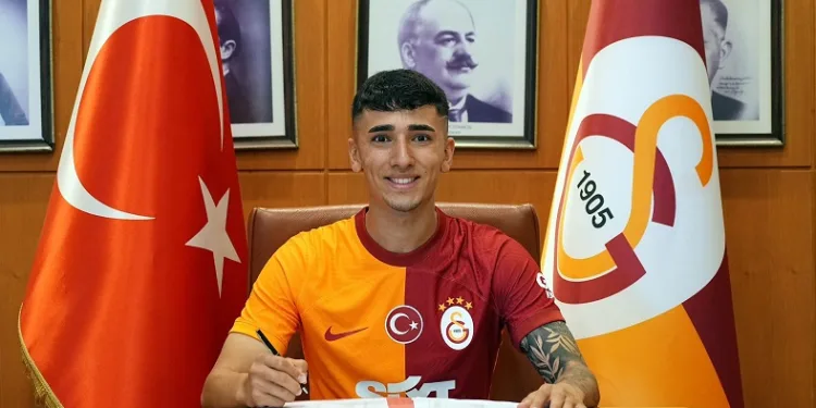 19 yaşındaki Caner Doğan, Galatasaray ile profesyonel sözleşme imzaladı