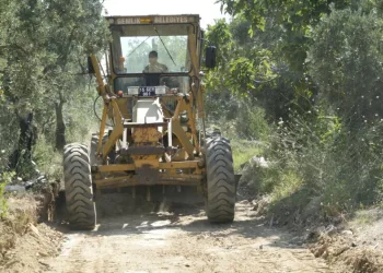 Gemlikli çiftçiye arazi yolu desteği