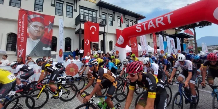 100. Yıl Cumhuriyet Bisiklet Turu tüm heyecanıyla devam ediyor