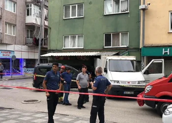 Fabrika işçisini ecel kaldırımda yakaladı