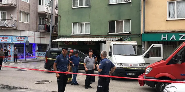 Fabrika işçisini ecel kaldırımda yakaladı