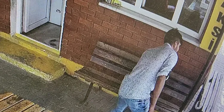 Taksiden indi, duraktan telefon çaldı