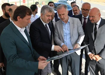 Bakan yardımcısı Dönmez yangın bölgesinde