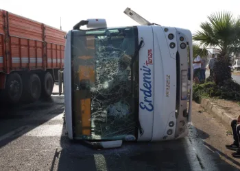 Turgutlu’da işçi servisi devrildi