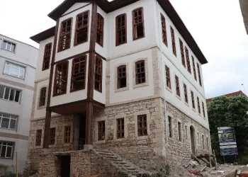 Tarihi konak gün yüzüne çıktı