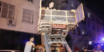 Çıkan yangında can pazarı yaşandı