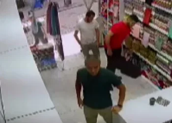 Dükkanı basıp, çalışanı darp ettiler