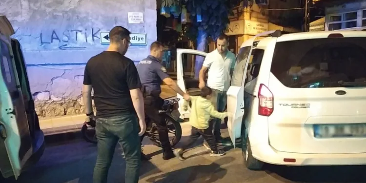 2 çocuk hırsızlık yaparken yakalandı