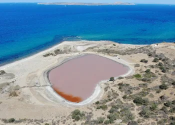 Antik liman, pembe göle dönüştü