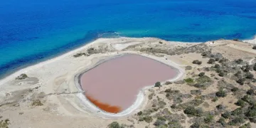 Antik liman, pembe göle dönüştü
