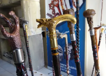 Bastonlar tarih ve kültür yayıyor
