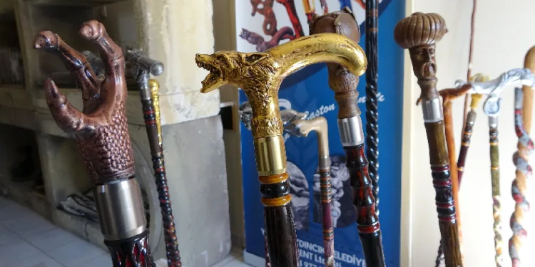 Bastonlar tarih ve kültür yayıyor